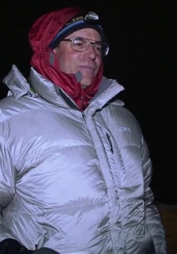 Everest: Beyond the Limit S03:E01 - First Summit