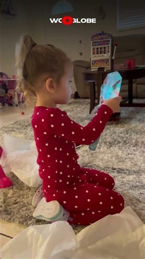 Girl Gets Dream Elsa Wand and Can’t Stop Smiling #feelgood #kidsreaction #christmasjo