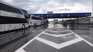 14K views · 112 reactions | -Tre autobusë mbeten të ngujuar në Tabanoc -Nuk e kanë të qartë vendimin e qeverisë për hapjen e kufijve -Rrugëtimi i dhjetëra qytetarëve ka filluar në orën 10,e pas 6 orëve kanë arritur të mbërrijnë vetëm deri në kufij -Në mesin e udhëtarëve ka edhe fëmijë dhe persona të moshuar Klan Macedonia Television #SHARE | Tetova Jonë | Facebook