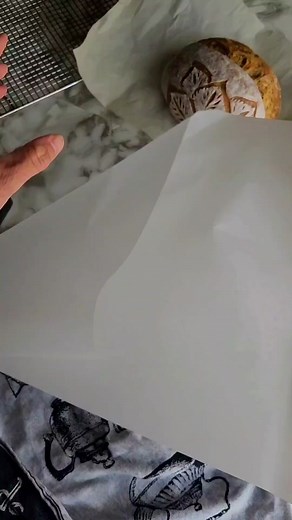 How to wrap homemade bread as a gift. . . . . #cookingwithmamamui #giftwrapping #breadgifting #breadwrap #sourdough #breadmaking #bread #howtovideo #parchment #parchmentpaper #fyp