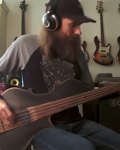 Fretless power with Remco Hendriks playing Super Slinkys! | Ernie Ball