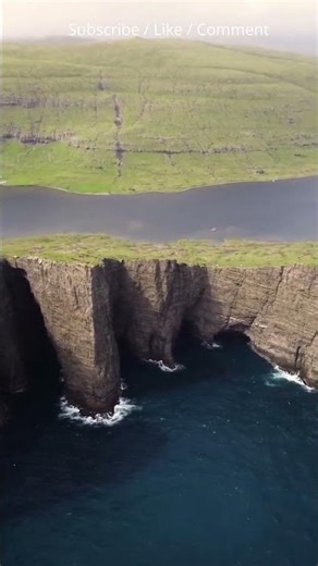 Peaceful Moving Mountains for Deep Relaxation