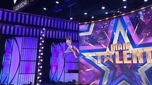 34K views · 421 reactions | Ten występ zakończył fazę castingową!  Jak oceniacie umiejętności Julii? | Mam Talent TVN | Facebook