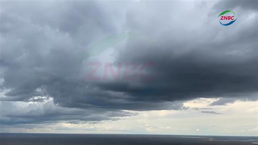 Thieves Steal ZESCO Cables in Kalikiliki By Lucky Phiri Criminals have stolen ZESCO service cables from several homes in Lusaka’s Kalikiliki compound. Some residents say the thieves are exploiting the power outage that has affected the area for the past two weeks to remove the cables. A visit by ZNBC News to the compound found a number of houses with their service cables cut. ZESCO engineers were also seen in the area assessing the extent of the damage. More in the following report…… | ZNBC Toda