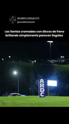 | Inteligencia Artificial | Tecnología on Instagram: "Los discos de freno al rojo vivo son una señal de frenada extrema: la fricción convierte la velocidad en calor hasta llevar el hierro a emitir luz visible. Este fenómeno fue común en los inicios del automovilismo, especialmente en carreras de resistencia y descensos largos, cuando la refrigeración y los compuestos modernos aún no existían. En conducción de circuito o builds pesados de alta velocidad, los discos pueden superar los 480–650 °C, 