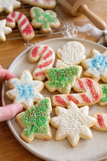 Easy Sugar Cookie Recipe (With Icing!) Soft Cut-Outs That Set