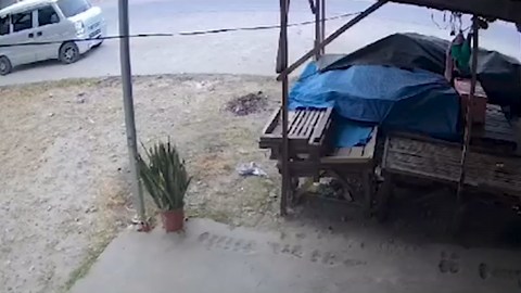 WATCH: Philippine mayor survives RPG attack on car
