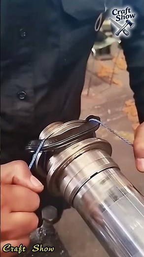 A satisfying video teaches you how to easily install hydraulic cylinder seals using a thin rope