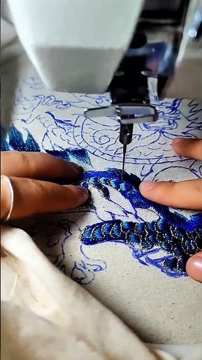 Teknik bordir kain motif naga secara manual