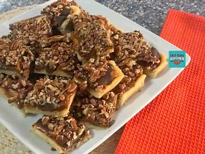 Easy Baking: Turtle cookie bars by Mama Steph