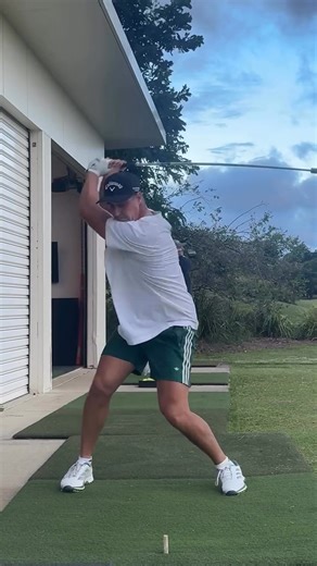 A common drill you’ll see from Long Drive Professionals is where they pause at the top. This gives them time to refine their transition moves and timing. While it will be slower than a normal swing, the payoff can be great to get all the pieces working together. 📽Matt Stubbs LD Pro using the SuperSpeed Long Drive set | SuperSpeed Golf Training System
