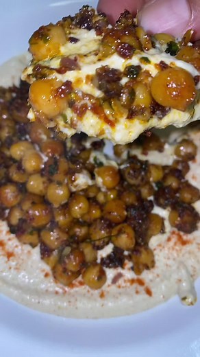 Delicious Hummus Topped with Roasted Chickpeas Recipe