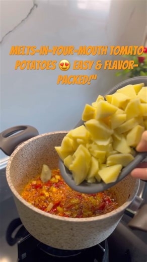 This Tomato Potato Recipe is ADDICTIVE! 🔥 Easy One-Pan Dinner”
