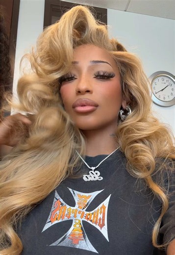 Playing with color with the best @TheVirginhairFantasy #wig #blondehair #blondewig #atlanta