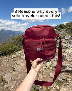 ✈️ Reasons every solo traveler needs this bag? Safety—anti-theft design and cut-proof strap. Lightweight—won’t drag you down. Hands-free—freedom to explore. What you feel? Total confidence 💪 Buy 1, get 1 FREE. Ends soon 🎒🔥 | The Foldie