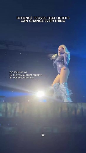 and she looks beautiful in both, of course #beyoncé #cowboycartertour #fashiontiktok