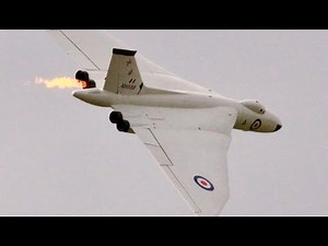 IN FLIGHT ENGINE FIRE ON GIANT RC 1/5 SCALE AVRO VULCAN BOMBER - RAF COSFORD MODEL AIRSHOW - 2015