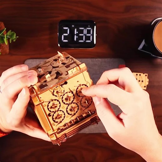 Cambridge Labyrinth Escape Room: Ultimate Puzzle Challenge