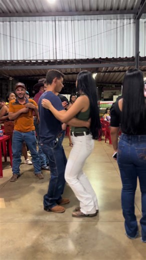 Chama na bota #videoviral #forro #dança #fyp #forronotiktok | dance videos