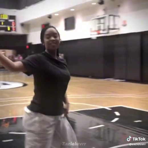 When shes multitalented #hersinger #hermusicofficial #herofficial #hermusicx #gabriellawilson #HER #herxculture #heredit H.E.R.