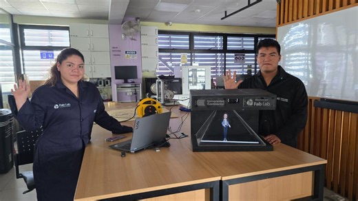 Universitarios peruanos crean sistema para entender lengua de señas usado por personas sordas