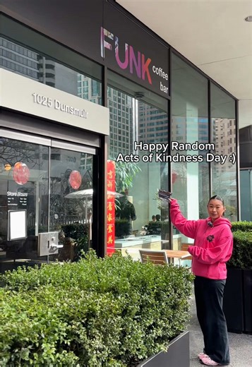 Celebrating Random Acts of Kindness Day in #DowntownVan! 💌