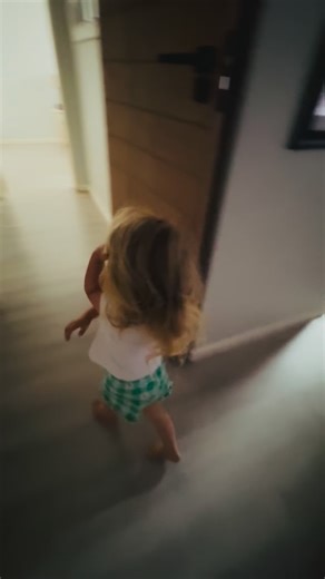 MERRY CHRISTMAS! 🎄❤️ Wishing you a day filled with love, laughter, and all your favourite things! 🎁✨ | Everard Smith