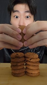 88K views · 1.3K reactions | chewiest cookie na natikman ko sa life! 襤#cwcookiemochi #cookiemochi #chocolatemochi #cwcookie #asiansnacksyoushouldtry #filipinosnacks #valuemartasiangrocery #kuyakent #kenttries | Valuemart | Facebook