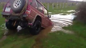 Oh look, a puddle! Let´s go through it! | Beautiful Cars