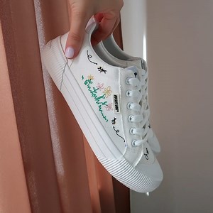 Meet your new go-to shoe for every day: the Jazzin sneakers from Rocket Dog! With their versatile design and comfortable fit, they're the perfect choice for any occasion. 👟💫 #RocketDog #VersatileStyle #ComfortFirst | Rocket Dog Europe