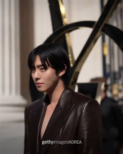 #Repost @gettyimages_now📸 안효섭, 파리 패션위크 생로랑 쇼✨Ahn Hyo-Seop at Saint Laurent, Paris Fashion Week, Jun 23.#게티이미지코리아 #안효섭 #AhnHyoSeop #생로랑 #파리패션위크📷 Copyright ⓒ Getty Images.