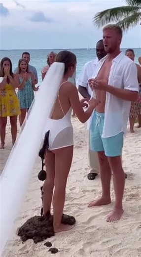 Bride's dress failed and the whole wedding went into panic mode 👰💍😂#microdrama #weddingtok #chaos #caughtoncamera #viralvideo