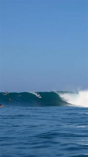 @surfrawfiles capturing some beautiful moments ☀️ Unknown surfer 🏄‍♀️ #howtosurf #learntosurf #surfing #surf #surfcourses surfcoaching surfcoachingretreats surfcamp surfschool | Barefoot Surf