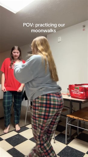 OKAY but we got it at the end😭@ashton @Shelby Thomas #fyp #michaeljackson #bestfriend #dance #moonwalk