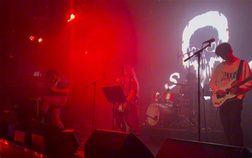 上海高中生乐队Skull2024首次演出片段！这次参加的是Mao livehouse的阿宅之夜活动，视频里是kon的Don't say lazy！敬请欣赏！