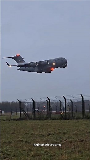 Fluff on wings of this C-17 Charleston AFB coming in to RAF Mildenhall looks fantastic.#c17 #usaf