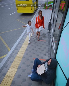 82K views · 1.1K reactions | Kid's kindness shines as girl gives ice cream to homeless man. | Tips & Tricks | Facebook