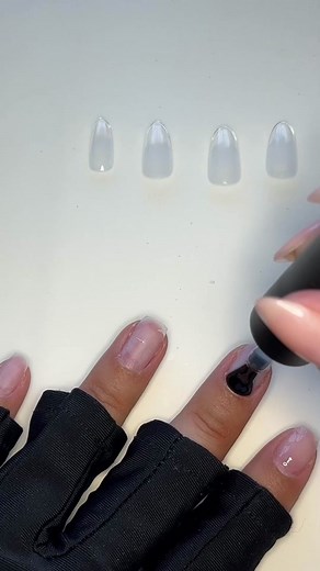 Pearly Peach Neutral Manicure Tutorial