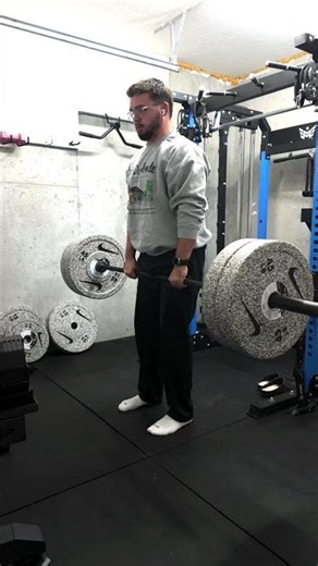 Sneak peak of a 225lbs warm up for a 5x5. Full video coming soon.