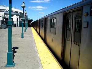 R142 4 Train Leaving 161st Street (Yankee Stadium)