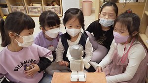 Dancing mini robots helping to teach children in Seoul kindergartens