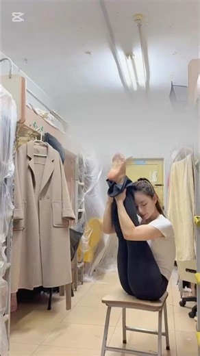 Golf version crunch up #dancestudent #split #universitystudentsimitate #dormitorylife👀👀