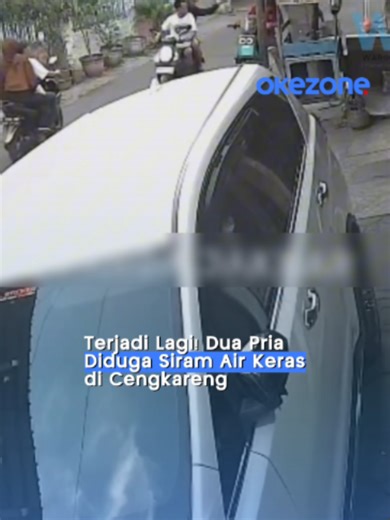 Viral penyiraman diduga air keras terhadap pengendara motor listrik di kawasan Cengkareng, Jakarta Barat, Minggu (26/4/2026). Korban dipepet dua pelaku di Jalan Dharma Wanita V, Rawa Buaya, lalu disiram cairan dari botol sebelum pelaku kabur. Korban langsung dilarikan ke rumah sakit oleh warga. Kasus ini masih dalam penyelidikan polisi, dan satu pelaku telah diamankan. #JakartaBarat #Viral #Kriminal