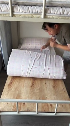 100% cotton dormitory three-piece bedding setincluding mattress cover, duvet cover and pillowcases.