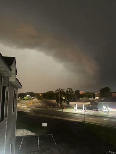Tornado warning sirens alert residents in St. Cloud, Minnesota