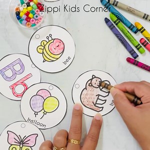 Super cute Alphabets necklace craft for preschoolers and Kindergarteners 🍎⚽️🚗... Perfect Beginning sound resource which involves loads of fine motor skills too( Cut, Color, Lace)✂️🖍✂️…Alphabet Crafts and Letter Beginning Sound Necklace Activity for Letter recognition…. Let me know if you need the template👇👇👇 | Zippi Kids Corner