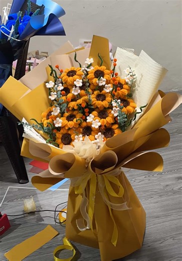 Wrap a Giant Sunflower Bouquet: Step-by-Step Guide