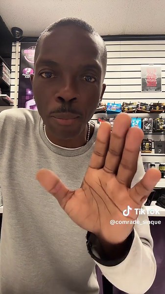 Most people quote the Constitution few actually understand it. How to Read the Constitution and Why by Kim Wehle breaks down the real meaning behind your rights, checks and balances, and what “We the People” truly means in 2025 America. This book is your crash course in democracy, power, and how government really works. #booktok #bookrecs #americanhistory #mustread #uscitizenship