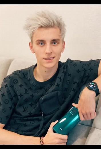 Відео користувача vlad.a4 (@vlad.xzs) з композицією «»