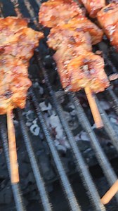 8.2K views · 603 reactions | Hoy domingo así están saliendo los pinchos | Al Carbon de Leña - oficial | Facebook